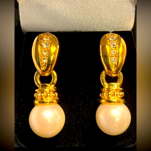 Elegant Gold and Pearl Drop Earrings New in Box. Beautiful - Picture 2 of 2